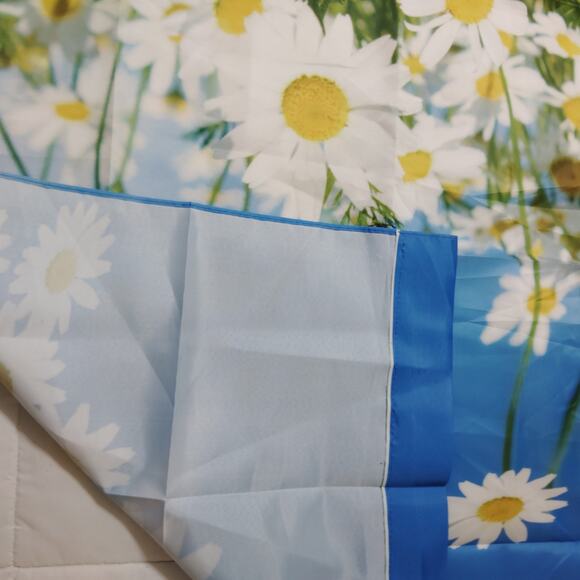 Spring Summer Daisy Garden Flag – 28x40 Inch Outdoor Banner, Single-Sided - Picture 3 of 4